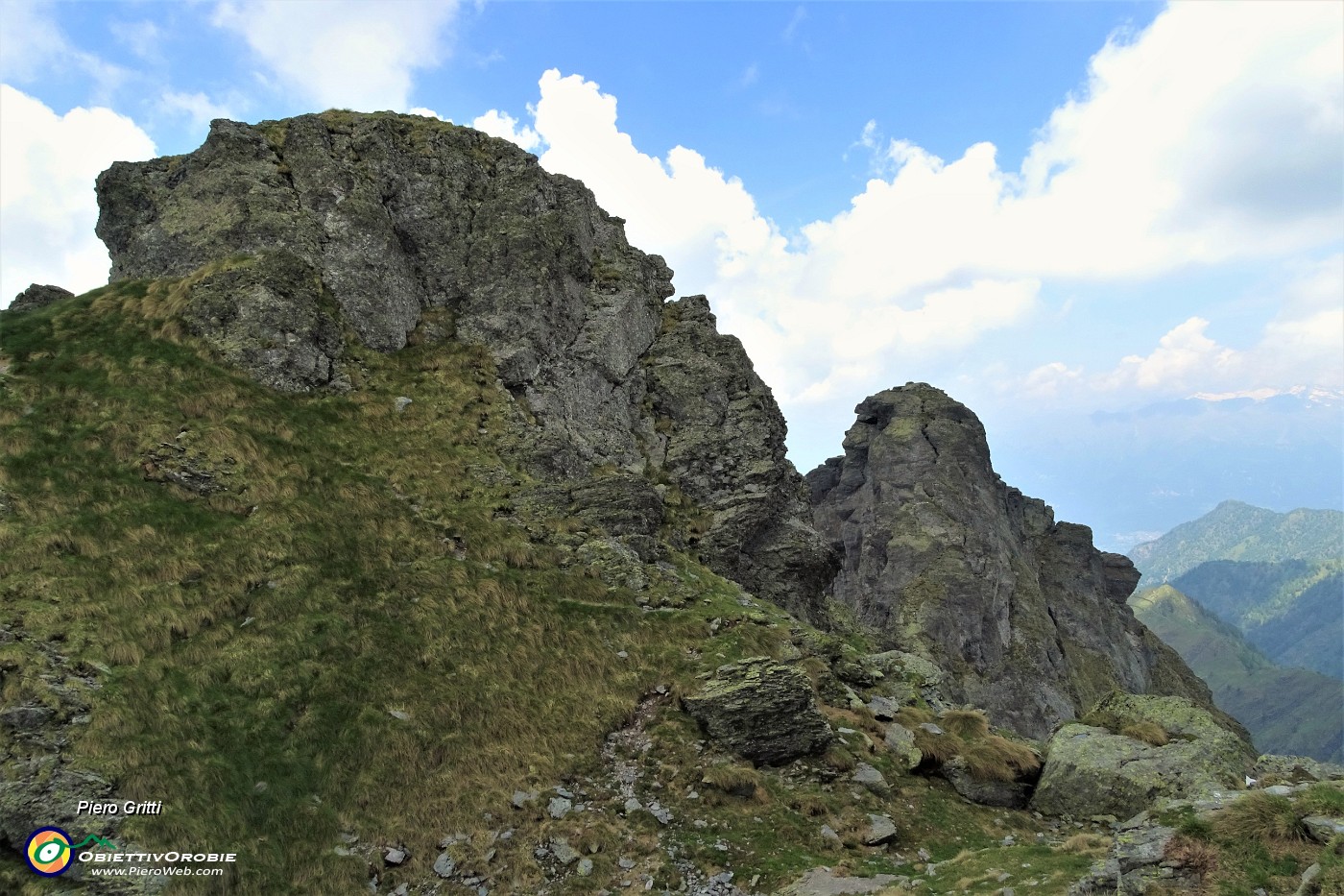 48 Salendo in cima di Ponteranica centrale con vista in Ponteranica occ.JPG